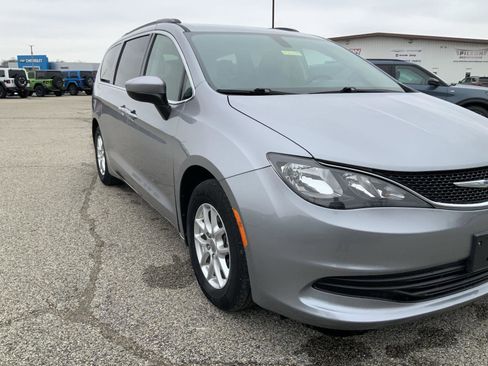 Used 2020 Chrysler Voyager Lxi image 12