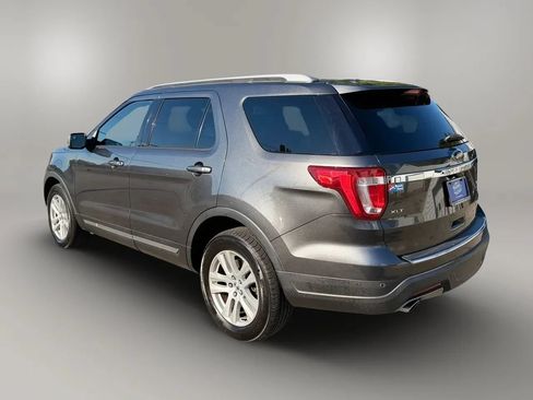 Used 2018 Ford Explorer XLT w/ Equipment Group 202A AWD/4WD image 7
