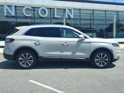 Certified 2023 Lincoln Nautilus AWD w/ Premium Package image 3