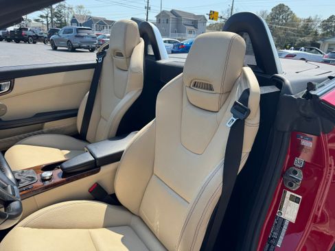 Used 2014 Mercedes-Benz SLK 250 image 8