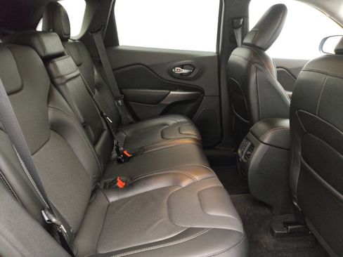 Used 2019 Jeep Cherokee Limited FWD image 19