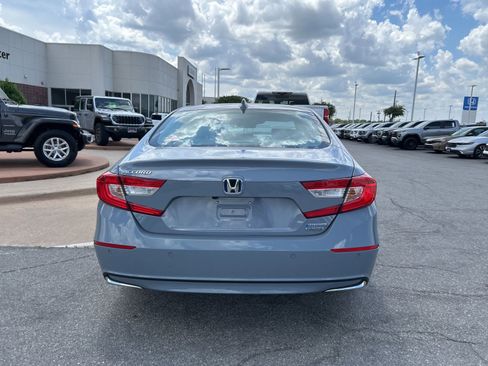 Used 2021 Honda Accord Touring image 6