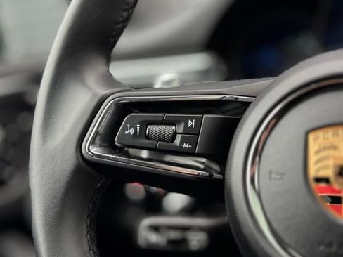 Certified 2025 Porsche Macan AWD/4WD image 21