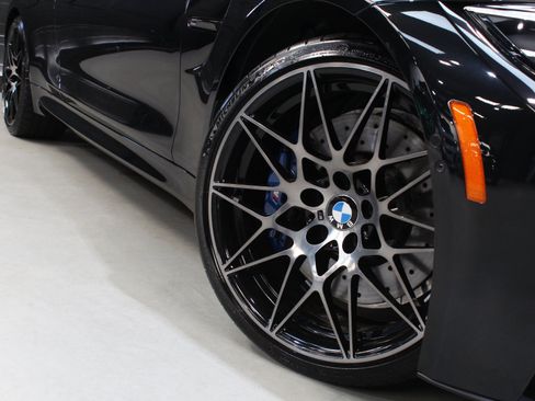 Used 2018 BMW M4 Coupe w/ Competition Package RWD image 21