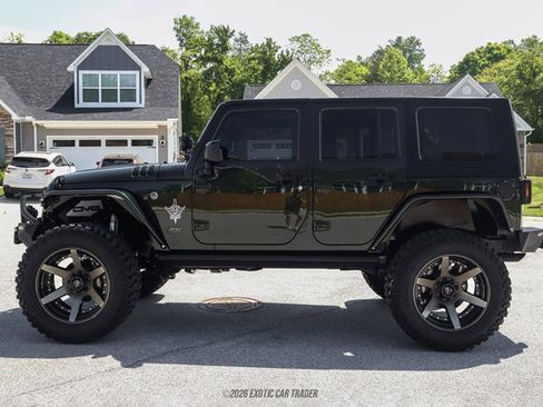 Used 2010 Jeep Wrangler Unlimited Rubicon w/ Dual Top Group AWD/4WD image 3