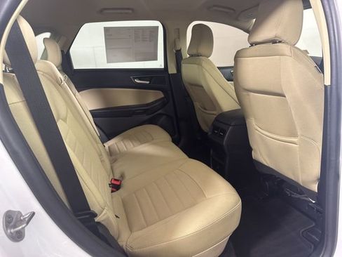 Certified 2021 Ford Edge SE image 5