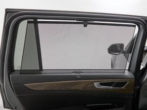 Used 2025 Volkswagen Atlas SE image 19