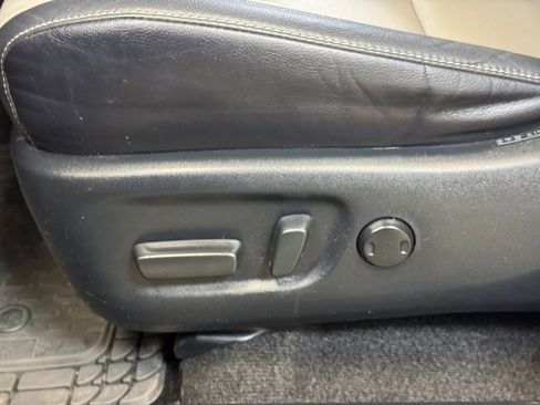 Used 2018 Toyota RAV4 Limited image 10