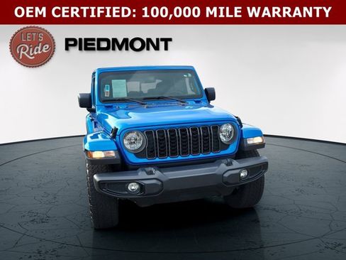 Used 2024 Jeep Gladiator Sport AWD/4WD image 3