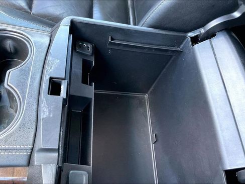 Used 2018 Chevrolet Suburban LT image 26