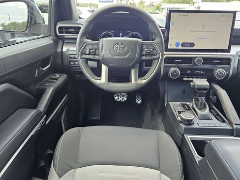 Used 2025 Toyota Tacoma TRD Sport AWD/4WD image 12
