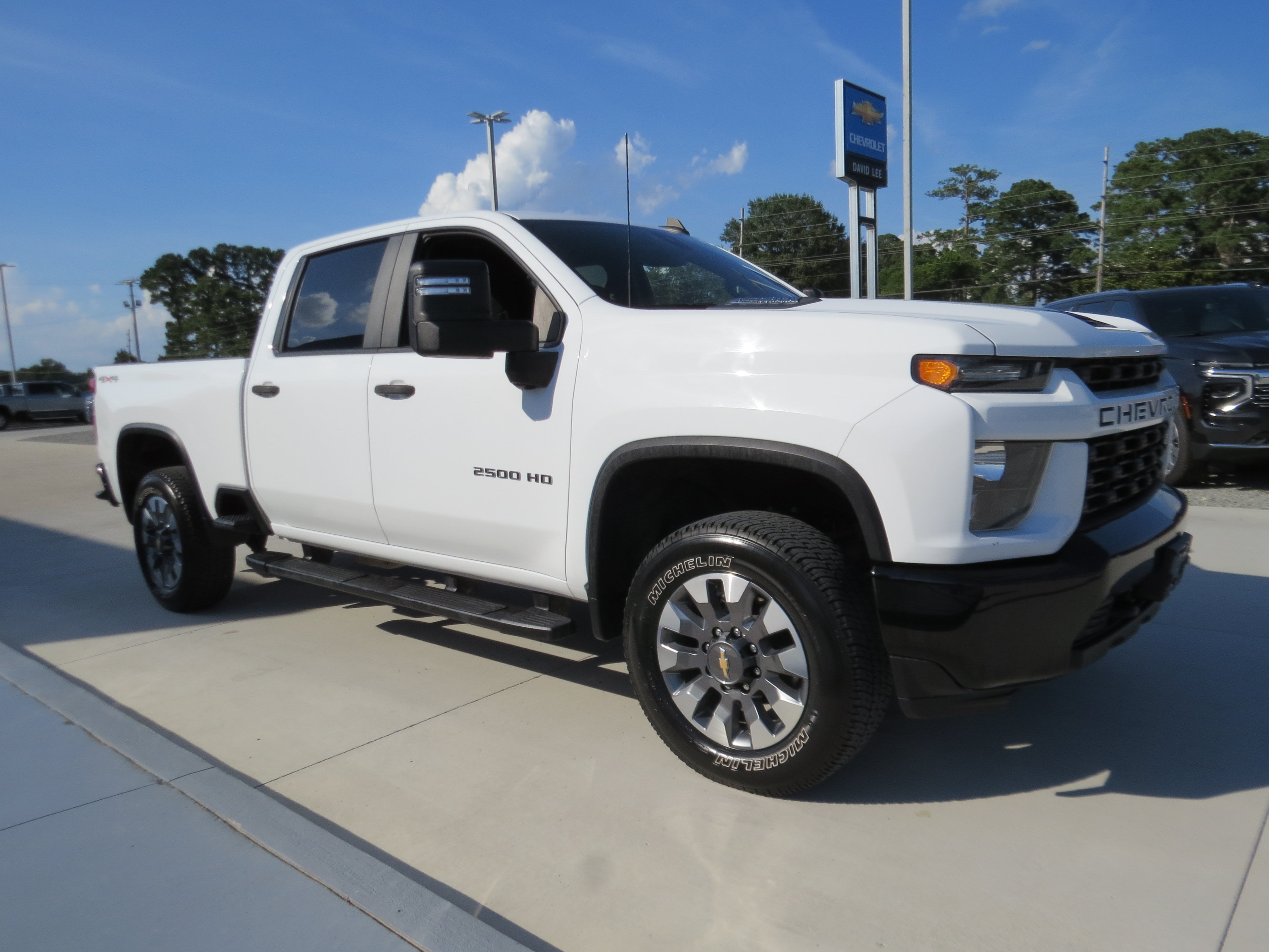 Used 2022 Chevrolet Silverado 2500 Custom w/ Custom Value Package AWD/4WD image 6