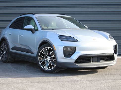 Certified 2024 Porsche Macan 4 Electric image 8