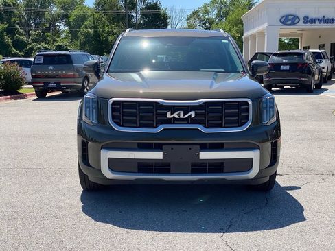 Used 2025 Kia Telluride S AWD/4WD image 2