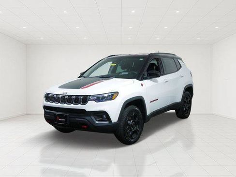 Certified 2023 Jeep Compass Trailhawk AWD/4WD image 3