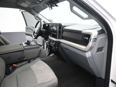 Certified 2025 Ford F250 XLT AWD/4WD image 6