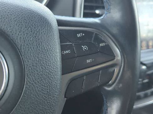 Used 2018 Jeep Grand Cherokee Laredo AWD/4WD image 24