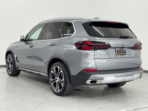 Used 2024 BMW X5 sDrive40i w/ Executive Package RWD image 3