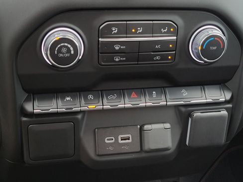 Used 2025 Chevrolet Silverado 1500 Custom Trail Boss w/ LPO, Dark Essentials Package AWD/4WD image 22