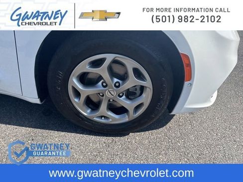 Used 2023 Chrysler Pacifica Limited image 11