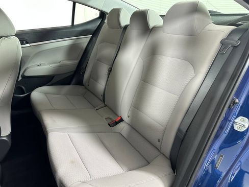 Used 2020 Hyundai Elantra SE FWD image 19