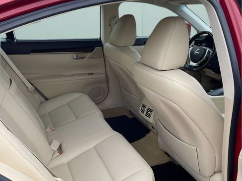 Used 2015 Lexus ES 350 w/ Ultra Luxury Package FWD image 17