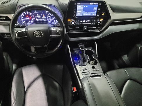 Used 2021 Toyota Highlander XLE image 22