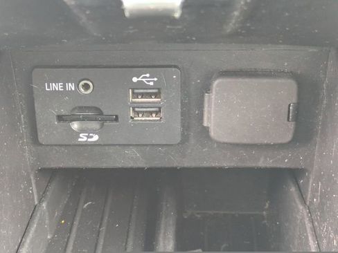 Used 2014 Ford Explorer XLT w/ Equipment Group 202A image 21