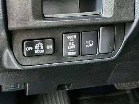 Used 2019 Toyota Tacoma TRD Off-Road w/ Technology Package AWD/4WD image 10