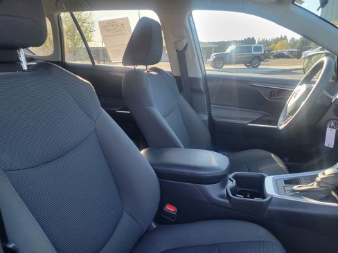 Used 2024 Toyota RAV4 LE AWD/4WD image 20