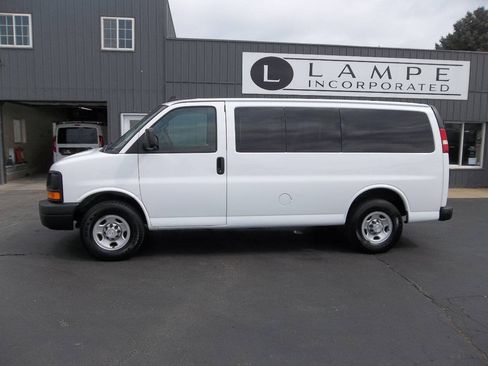 Used 2016 Chevrolet Express 3500 LS RWD image 2