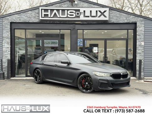 Used 2022 BMW 530i xDrive 530i xDrive Sedan w/ M Sport Package image 1