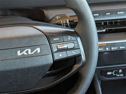 Used 2025 Kia K4 LXS image 22