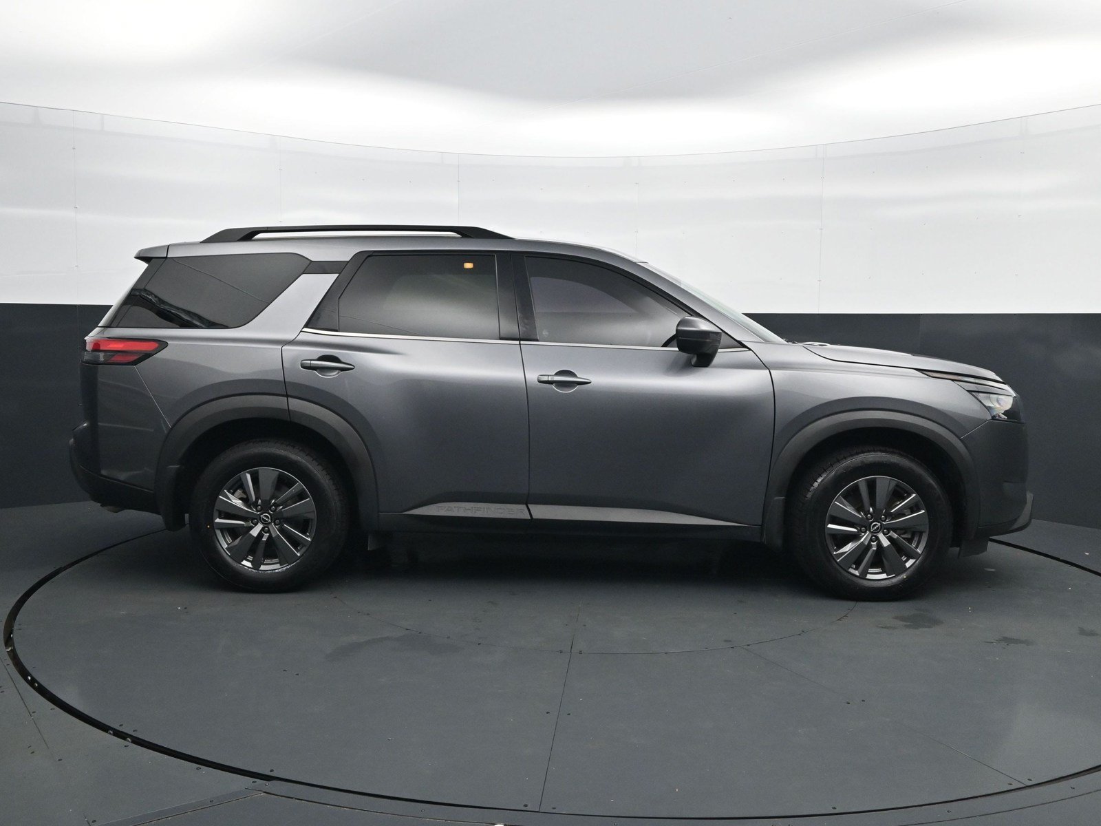 Used 2024 Nissan Pathfinder SV FWD image 8