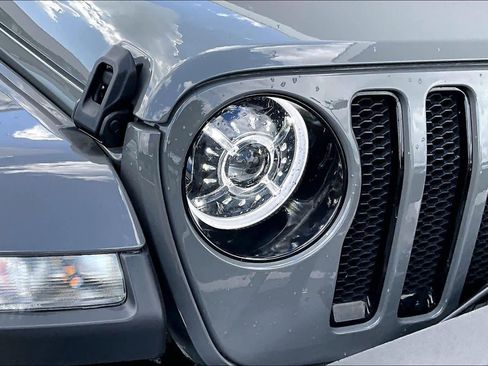 Used 2023 Jeep Wrangler Unlimited Sahara image 25