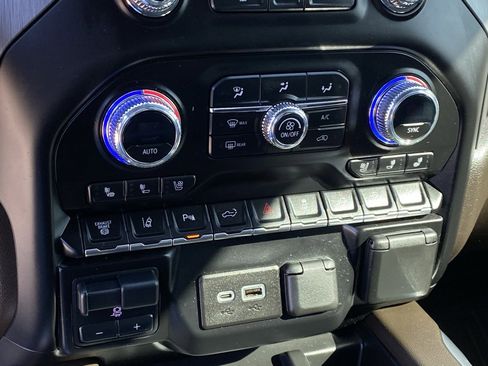 Used 2021 GMC Sierra 2500 Denali w/ Denali Ultimate Package image 18