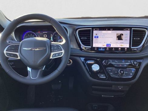 New 2026 Chrysler Pacifica Select image 11