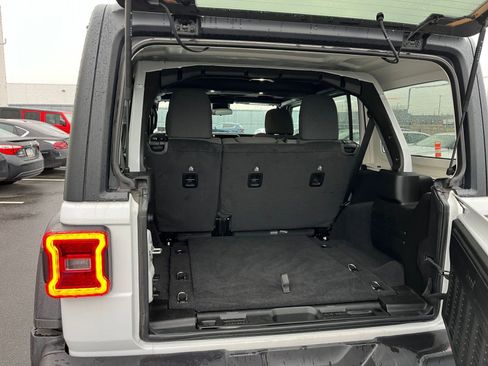 Used 2025 Jeep Wrangler Unlimited Rubicon image 30