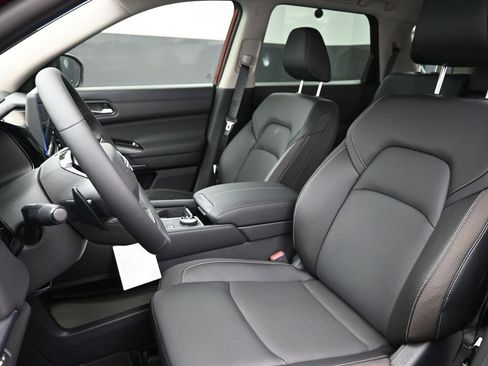 New 2026 Nissan Pathfinder SL image 18