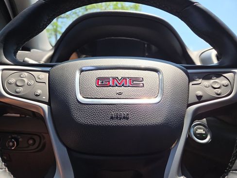 Used 2024 GMC Terrain SLT AWD/4WD image 25