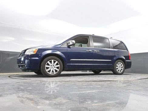 Used 2012 Chrysler Town & Country Touring-L w/ Entertainment Group #2 FWD image 28