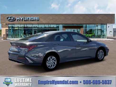 New 2026 Hyundai Elantra Hybrid FWD image 8