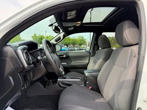 Used 2016 Toyota Tacoma TRD Sport w/ Premium & Technology Package AWD/4WD image 24