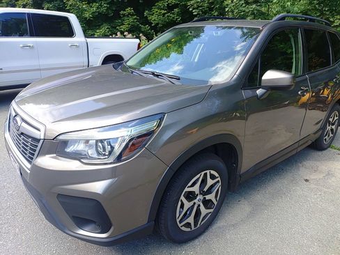 Used 2019 Subaru Forester Premium w/ All-Weather Package AWD/4WD image 2