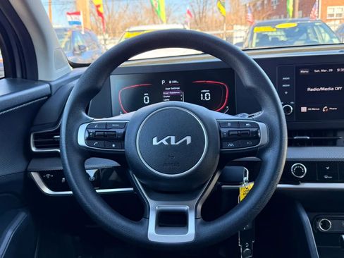 Used 2024 Kia Sportage LX image 18