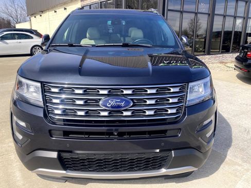 Used 2017 Ford Explorer Limited w/ Equipment Group 301A FWD image 5