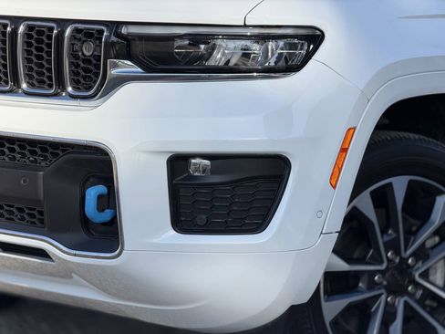 Used 2023 Jeep Grand Cherokee Overland w/ Advanced Protech Group III image 16