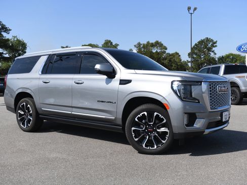 Used 2023 GMC Yukon XL Denali w/ LPO, Floor Liner Package AWD/4WD image 1