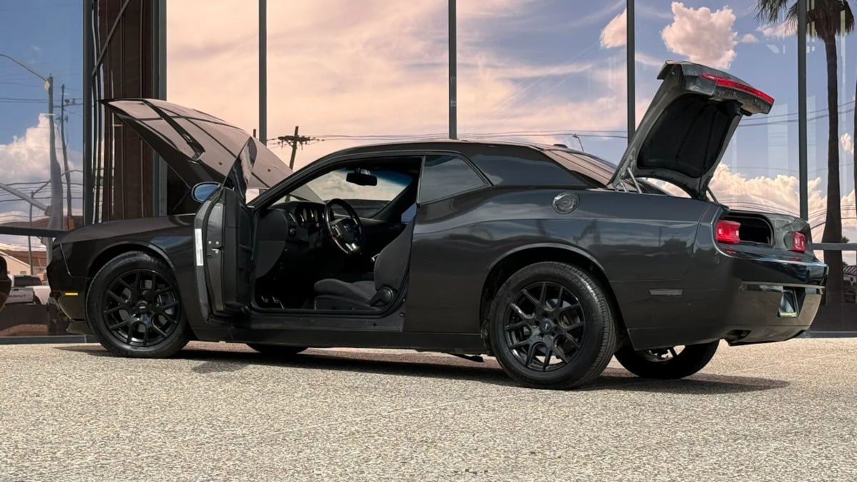 Used 2013 Dodge Challenger R/T RWD image 29