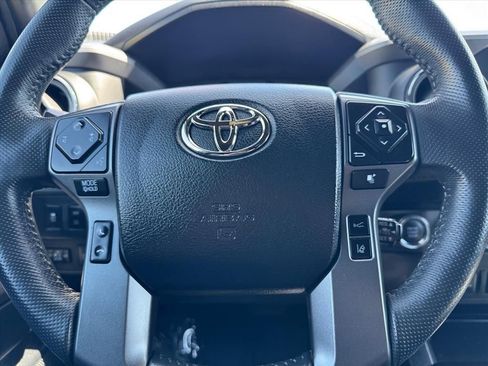 Used 2021 Toyota Tacoma TRD Off-Road w/ Technology Package AWD/4WD image 18